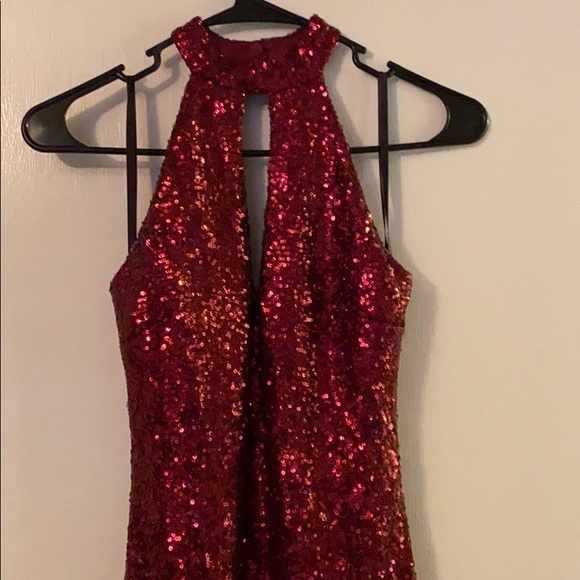 Sexy Sparkly High-Neck Evening gown! - Picture 2 of 4